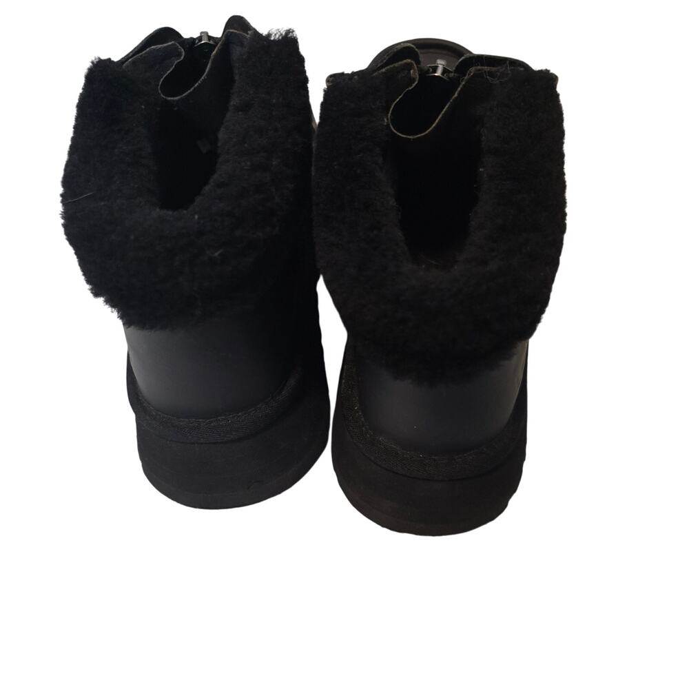 UGG Funkette Boot‎ Ultra Matte Black Sheepskin Platform Ankle Boots Size 8 - Picture 3 of 7